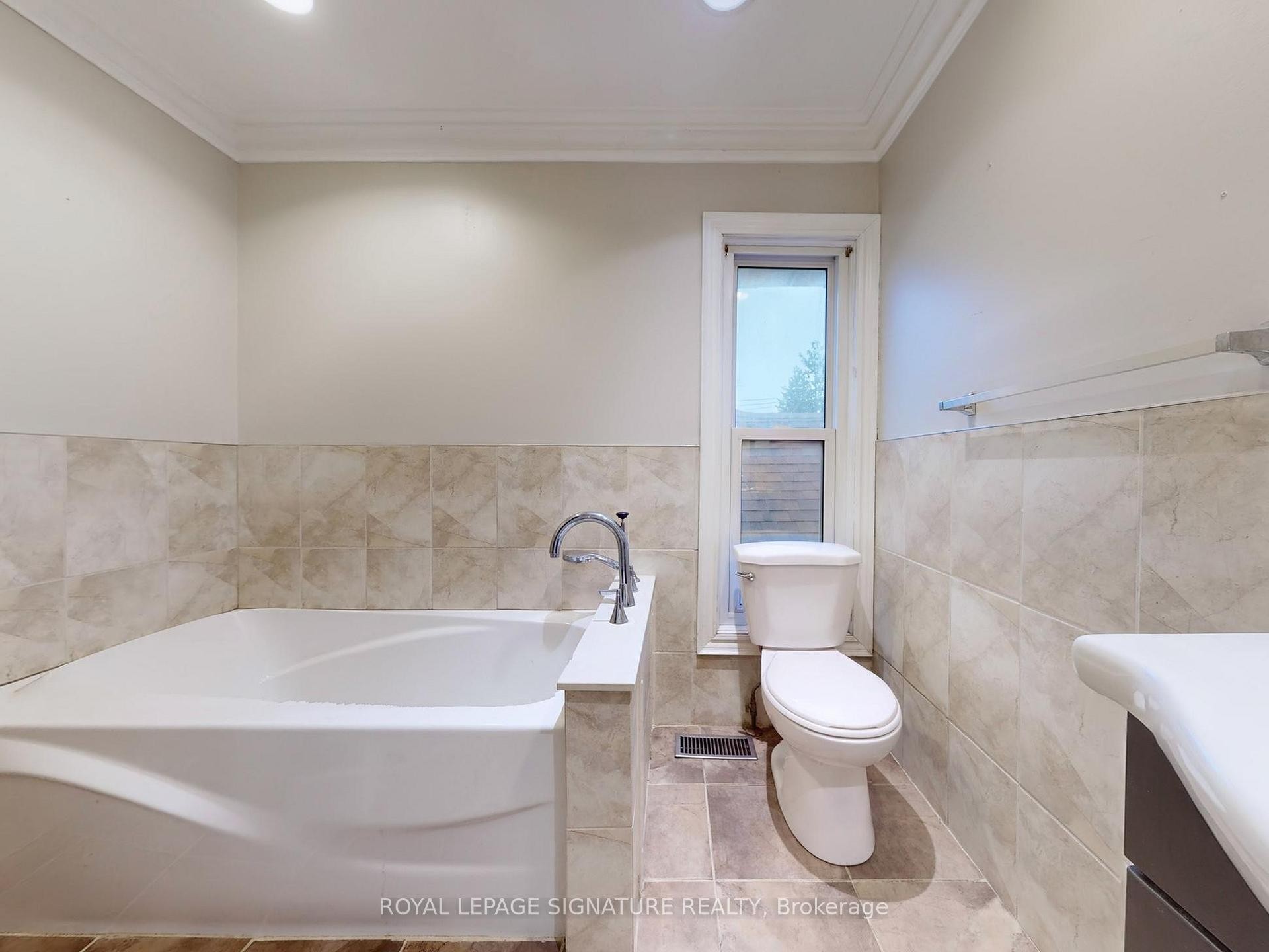 73 Buttonwood Avenue, Toronto, ON - Indoor Photo Showing Bathroom