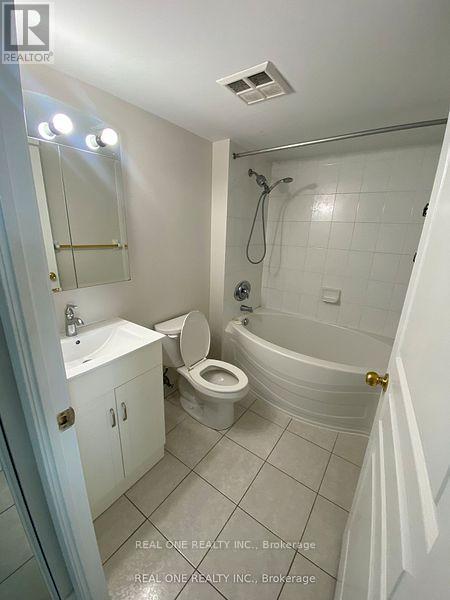 1403 - 2565 Erin Centre Boulevard, Mississauga, ON - Indoor Photo Showing Bathroom