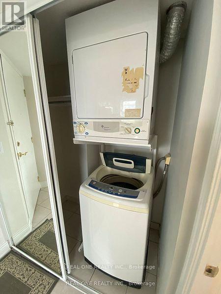 1403 - 2565 Erin Centre Boulevard, Mississauga, ON - Indoor Photo Showing Laundry Room
