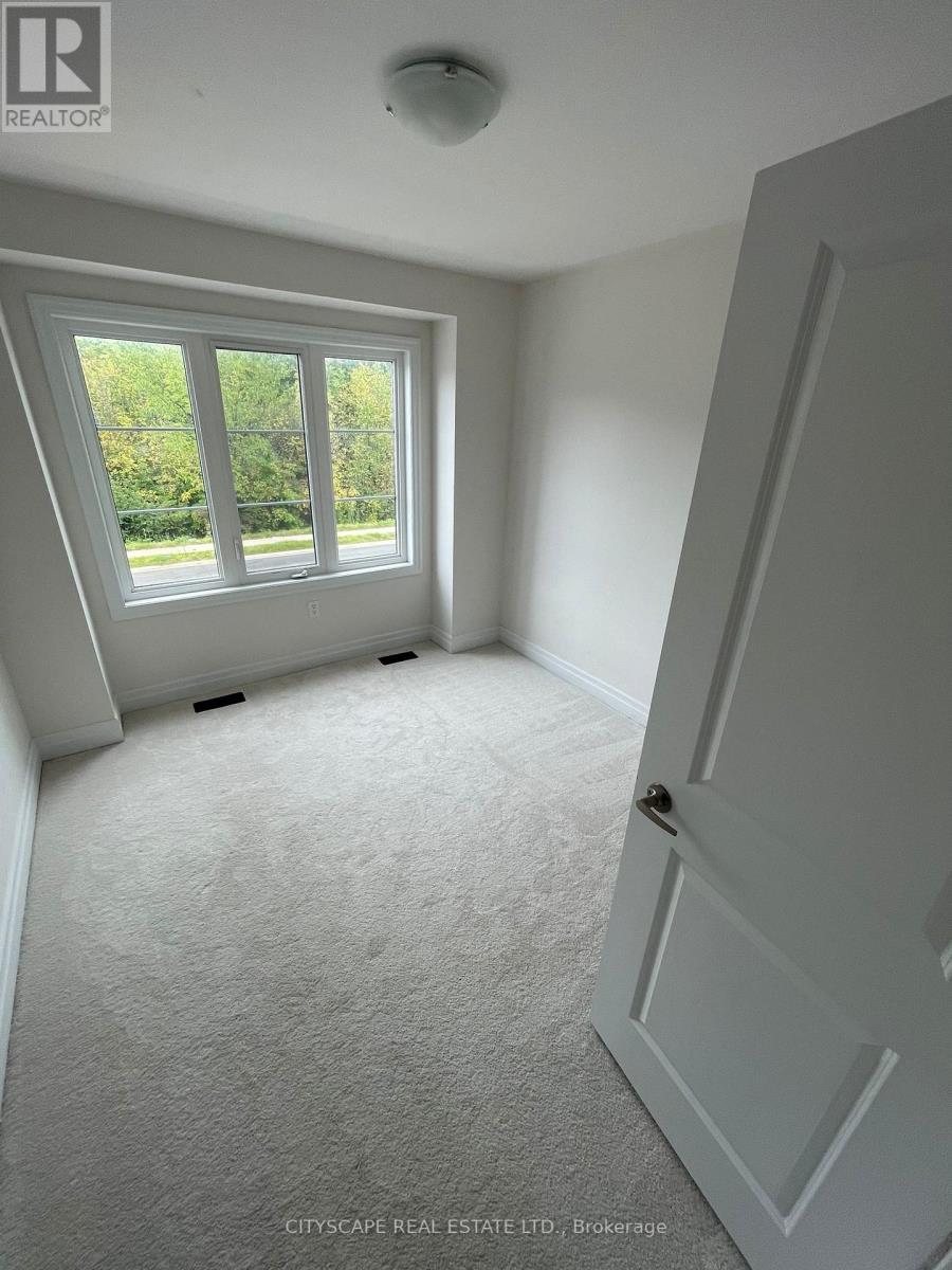 9249 Whiteoak Avenue, Niagara Falls, ON - Indoor Photo Showing Other Room