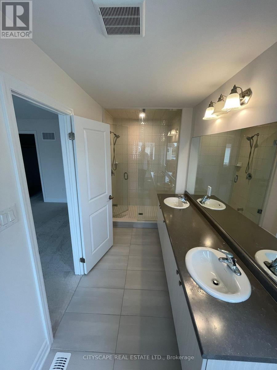 9249 Whiteoak Avenue, Niagara Falls, ON - Indoor Photo Showing Bathroom