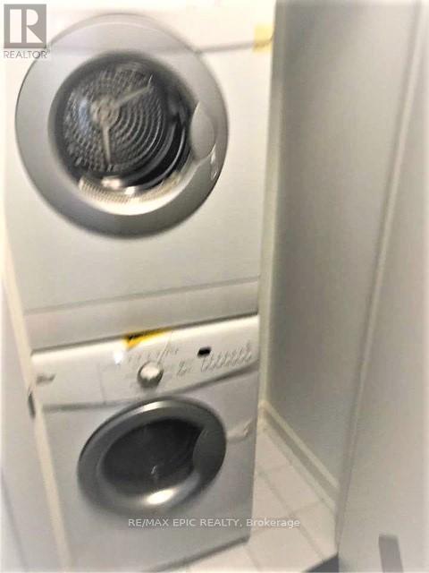 501 - 28 Avondale Avenue, Toronto, ON - Indoor Photo Showing Laundry Room