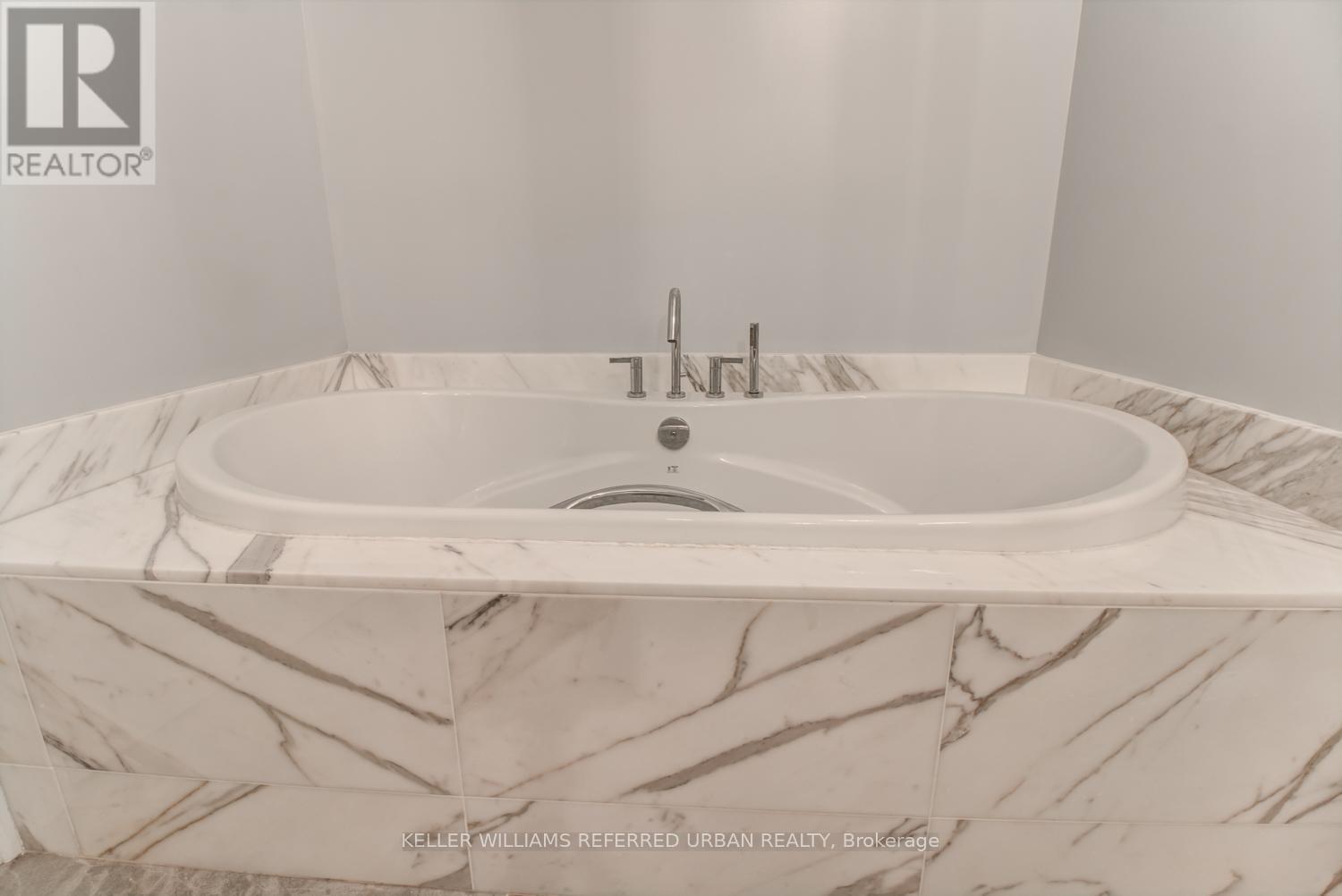 302 - 88 Davenport Road, Toronto, ON - Indoor Photo Showing Bathroom