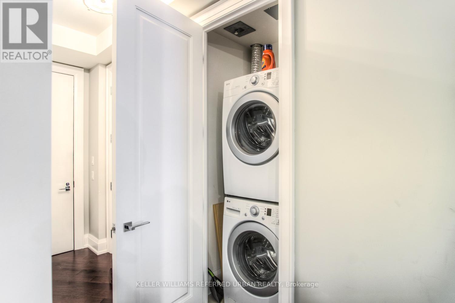 302 - 88 Davenport Road, Toronto, ON - Indoor Photo Showing Laundry Room
