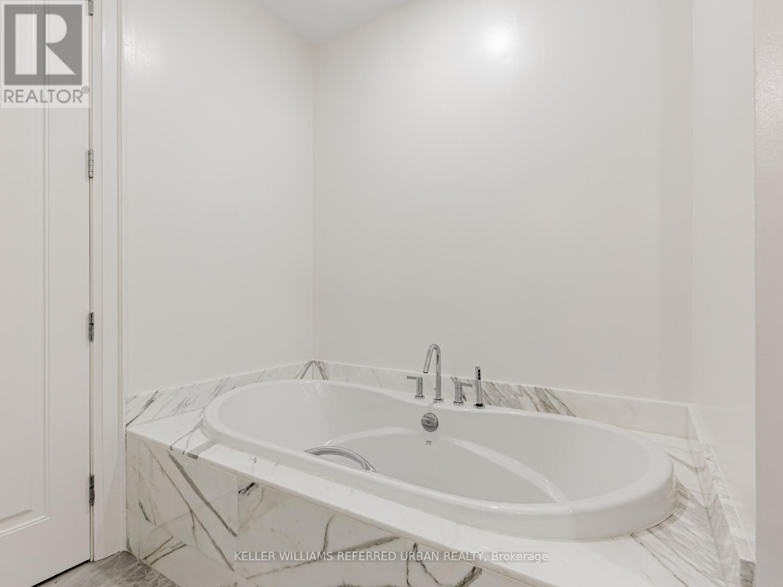 302 - 88 Davenport Road, Toronto, ON - Indoor Photo Showing Bathroom