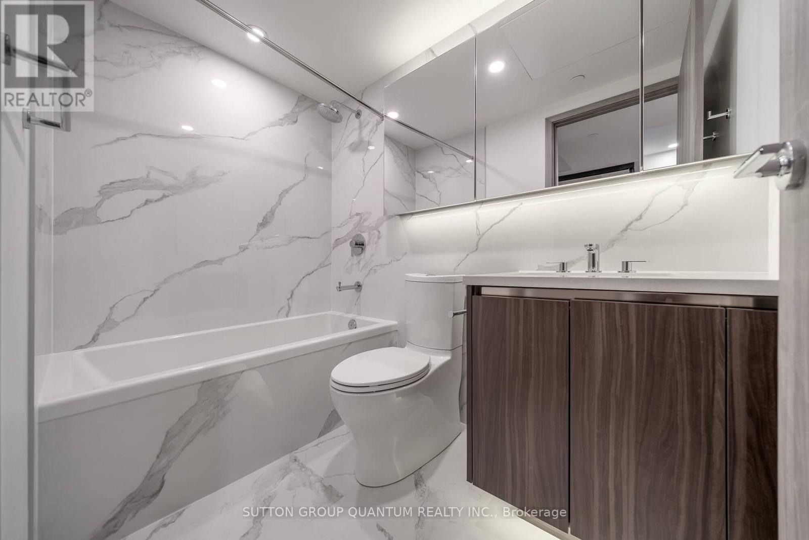 1603 - 3 Concord Cityplace Way, Toronto, ON - Indoor Photo Showing Bathroom