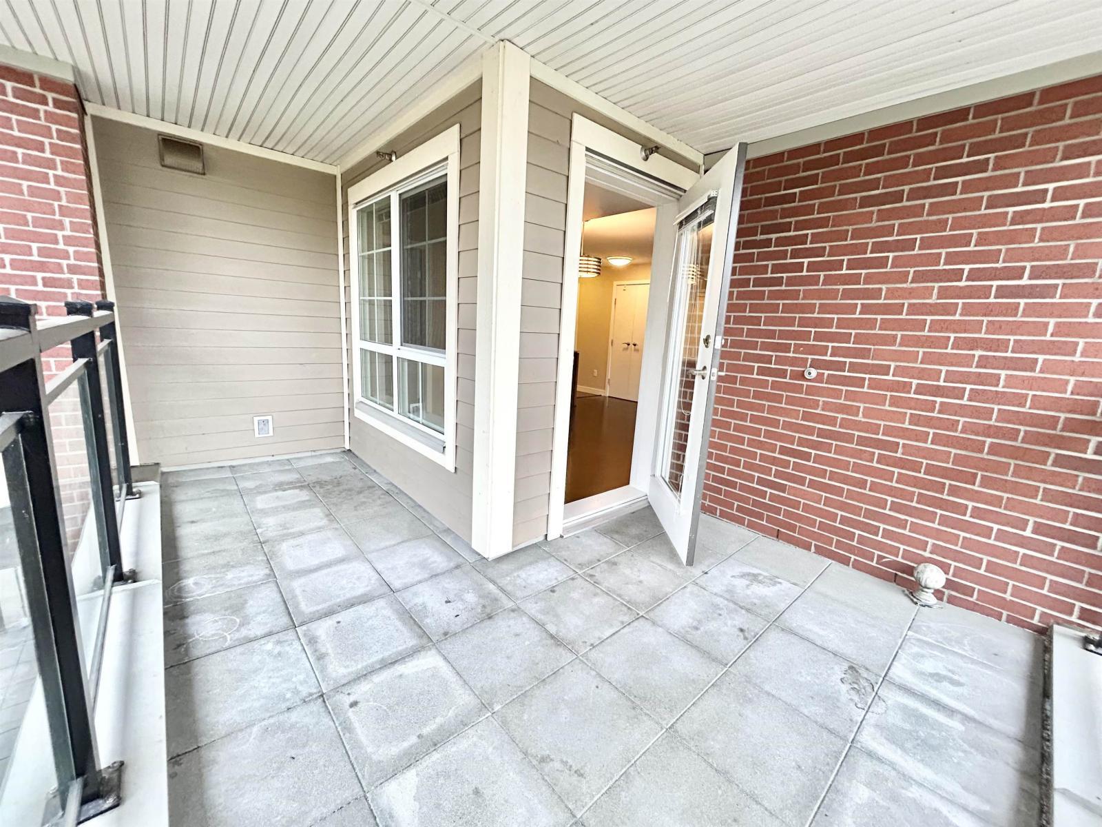 205 2940 King George Boulevard, Surrey, BC - Outdoor With Exterior