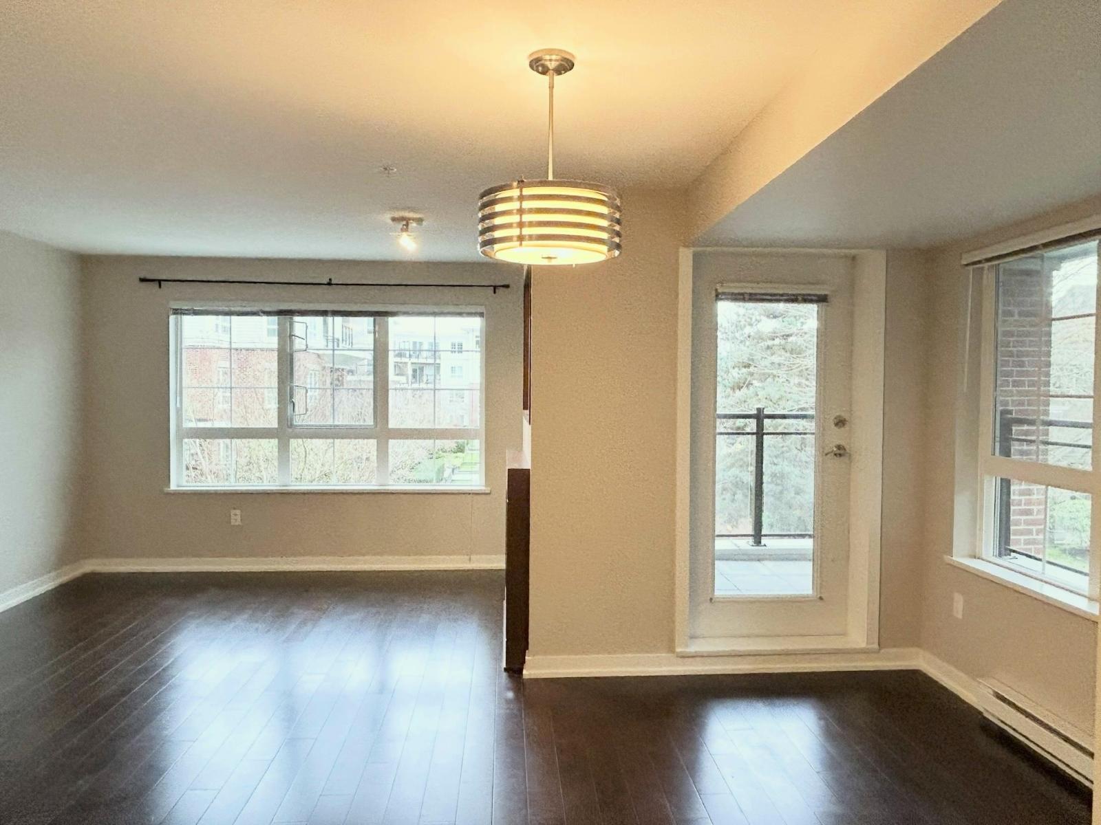 205 2940 King George Boulevard, Surrey, BC - Indoor Photo Showing Other Room