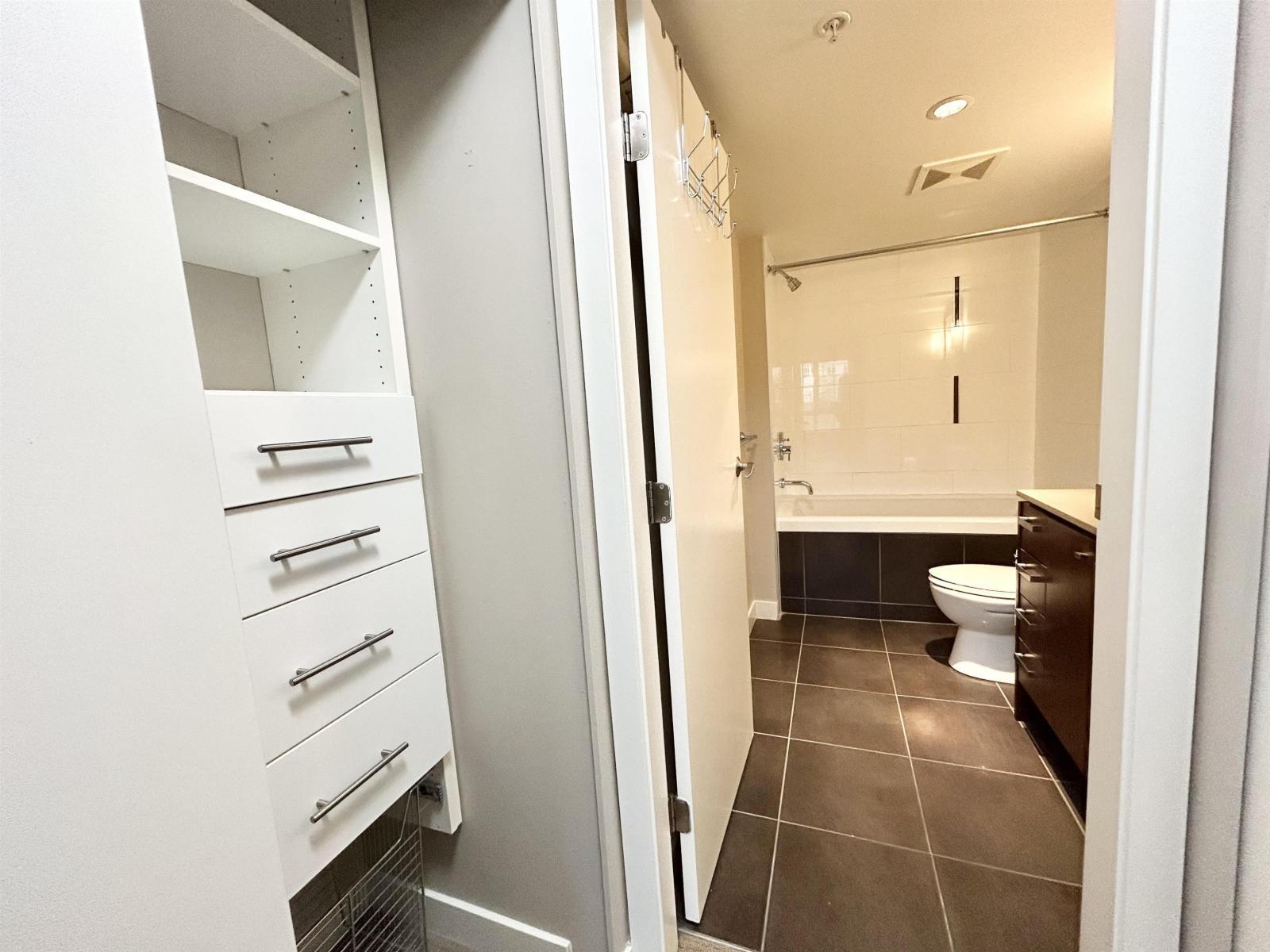 205 2940 King George Boulevard, Surrey, BC - Indoor