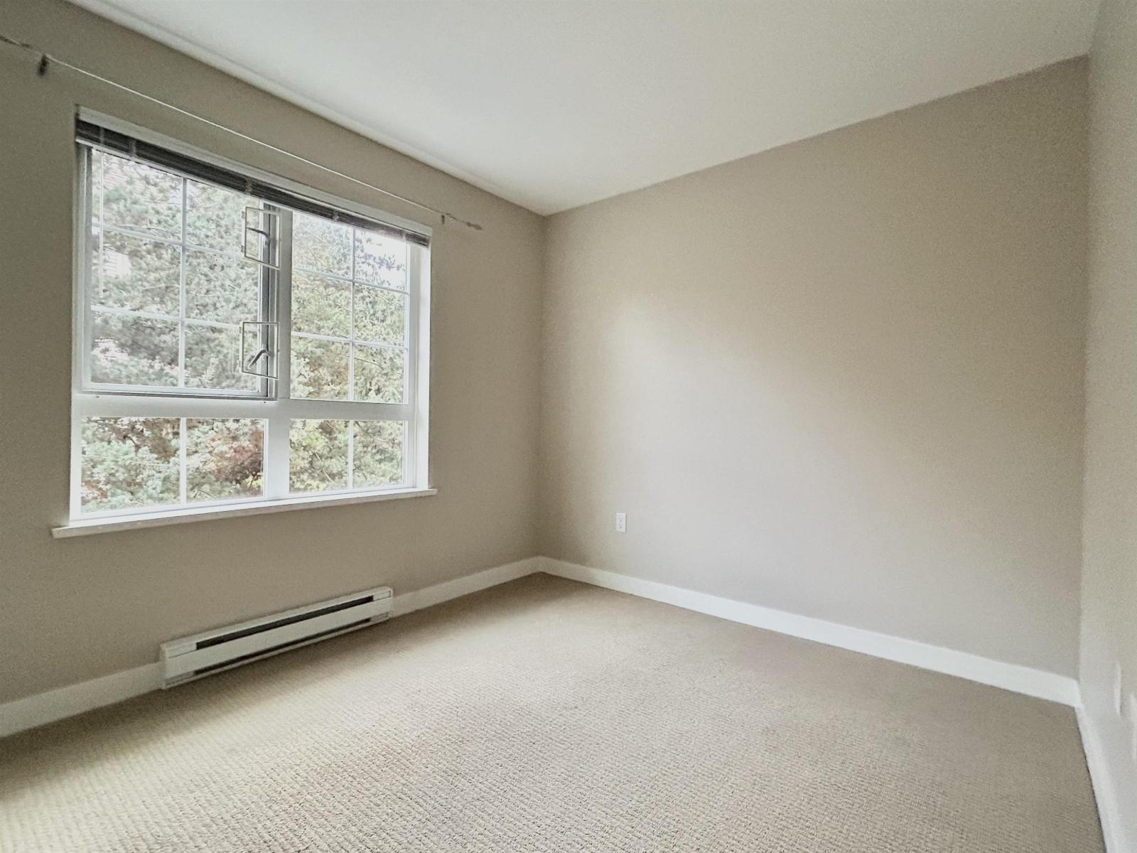 205 2940 King George Boulevard, Surrey, BC - Indoor Photo Showing Other Room
