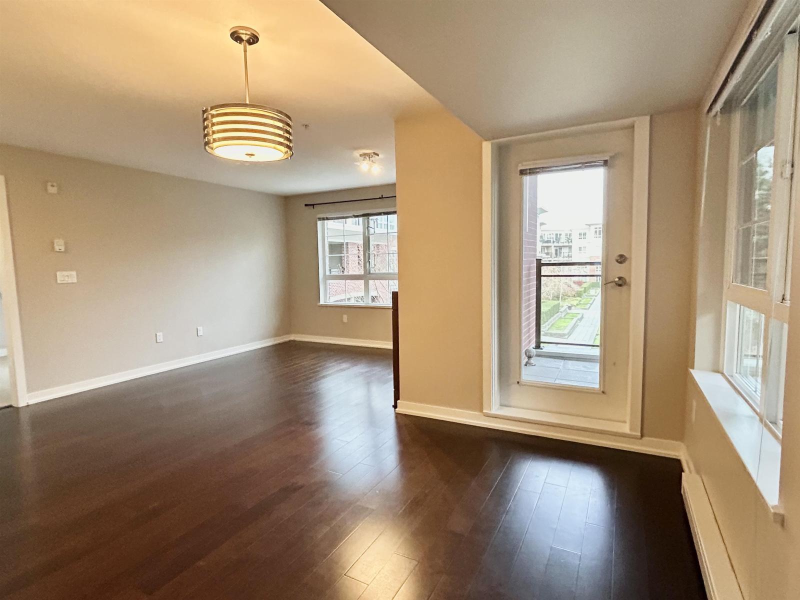 205 2940 King George Boulevard, Surrey, BC - Indoor Photo Showing Other Room