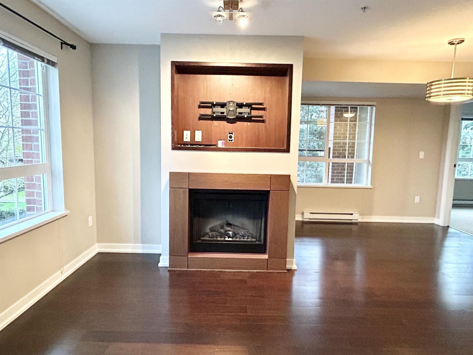 205 2940 King George Boulevard, Surrey, BC - Indoor Photo Showing Living Room With Fireplace