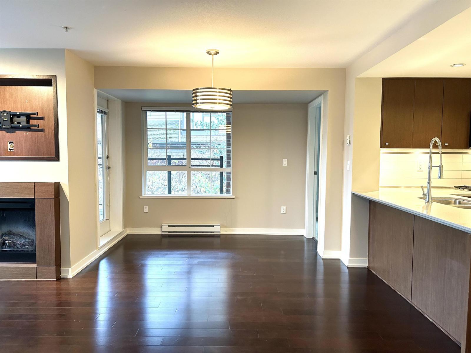 205 2940 King George Boulevard, Surrey, BC - Indoor With Fireplace