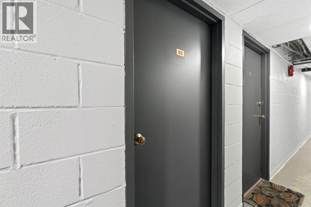 1500 Venetian Boulevard Unit# W-9, Point Edward, ON - Indoor Photo Showing Other Room