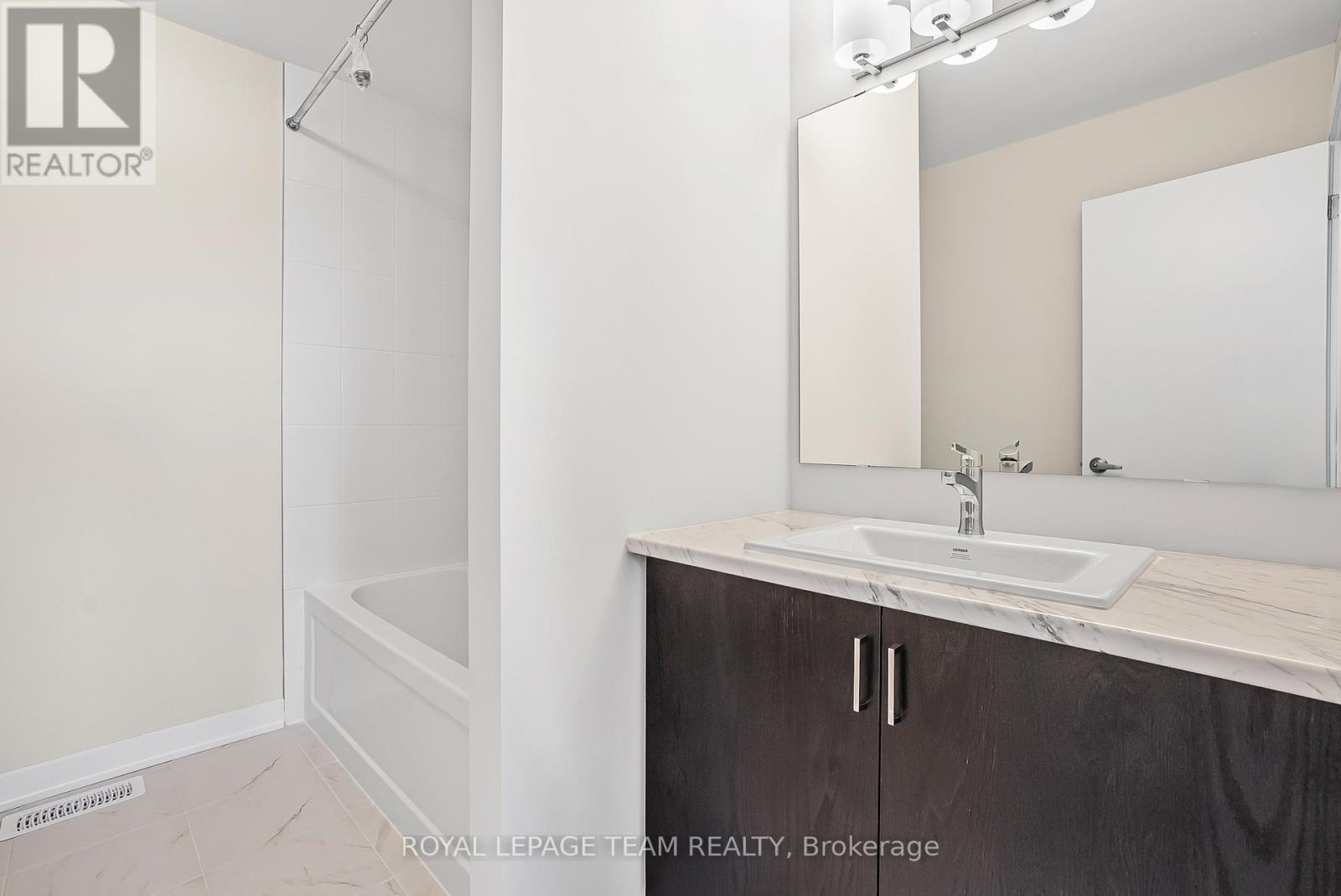 120 Beebalm Crescent, Ottawa, ON - Indoor Photo Showing Bathroom