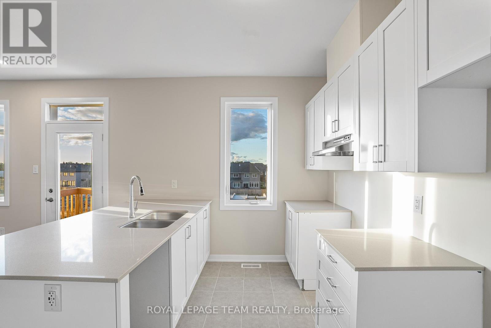 120 Beebalm Crescent, Ottawa, ON - Indoor Photo Showing Kitchen With Double Sink