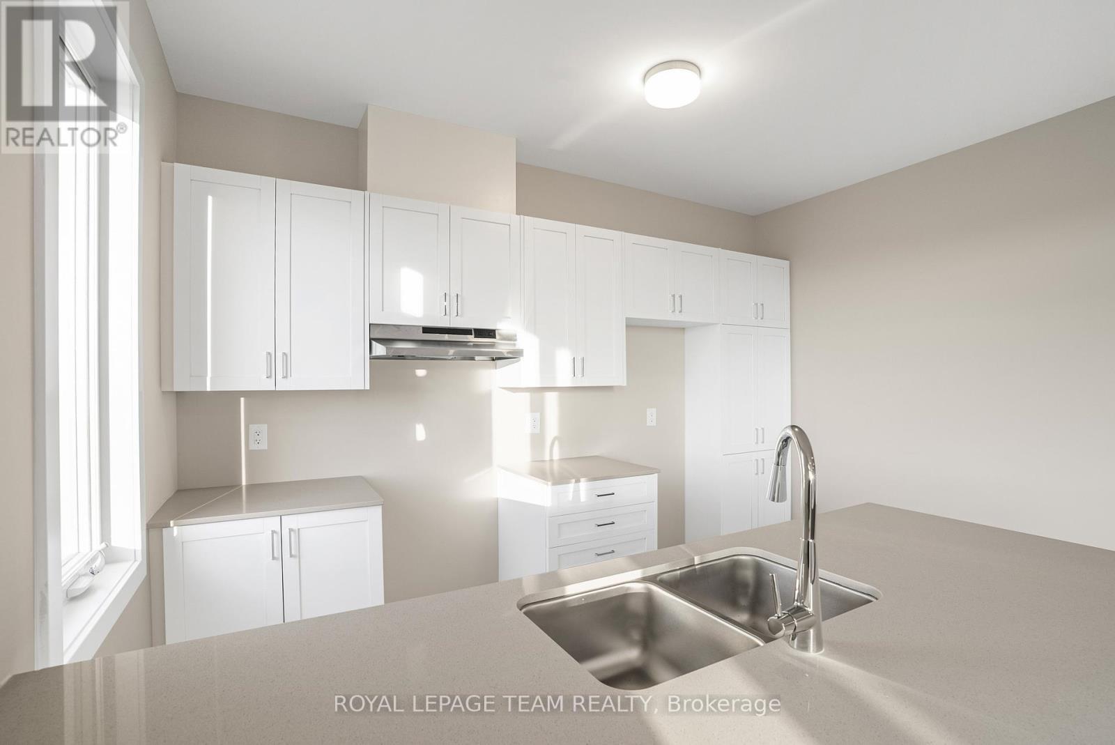 120 Beebalm Crescent, Ottawa, ON - Indoor Photo Showing Kitchen With Double Sink