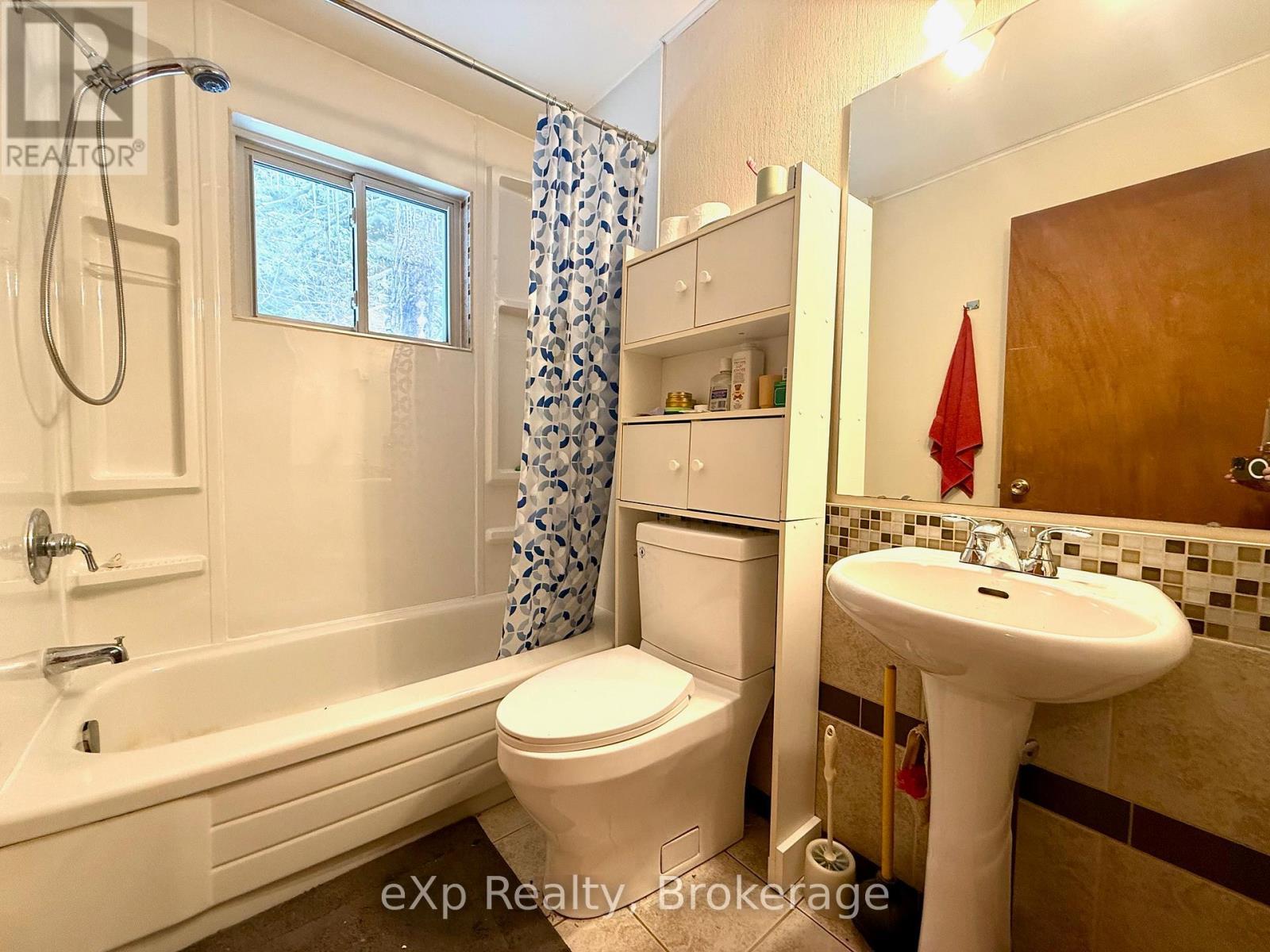 173266 Mulock Road, West Grey, ON - Indoor Photo Showing Bathroom