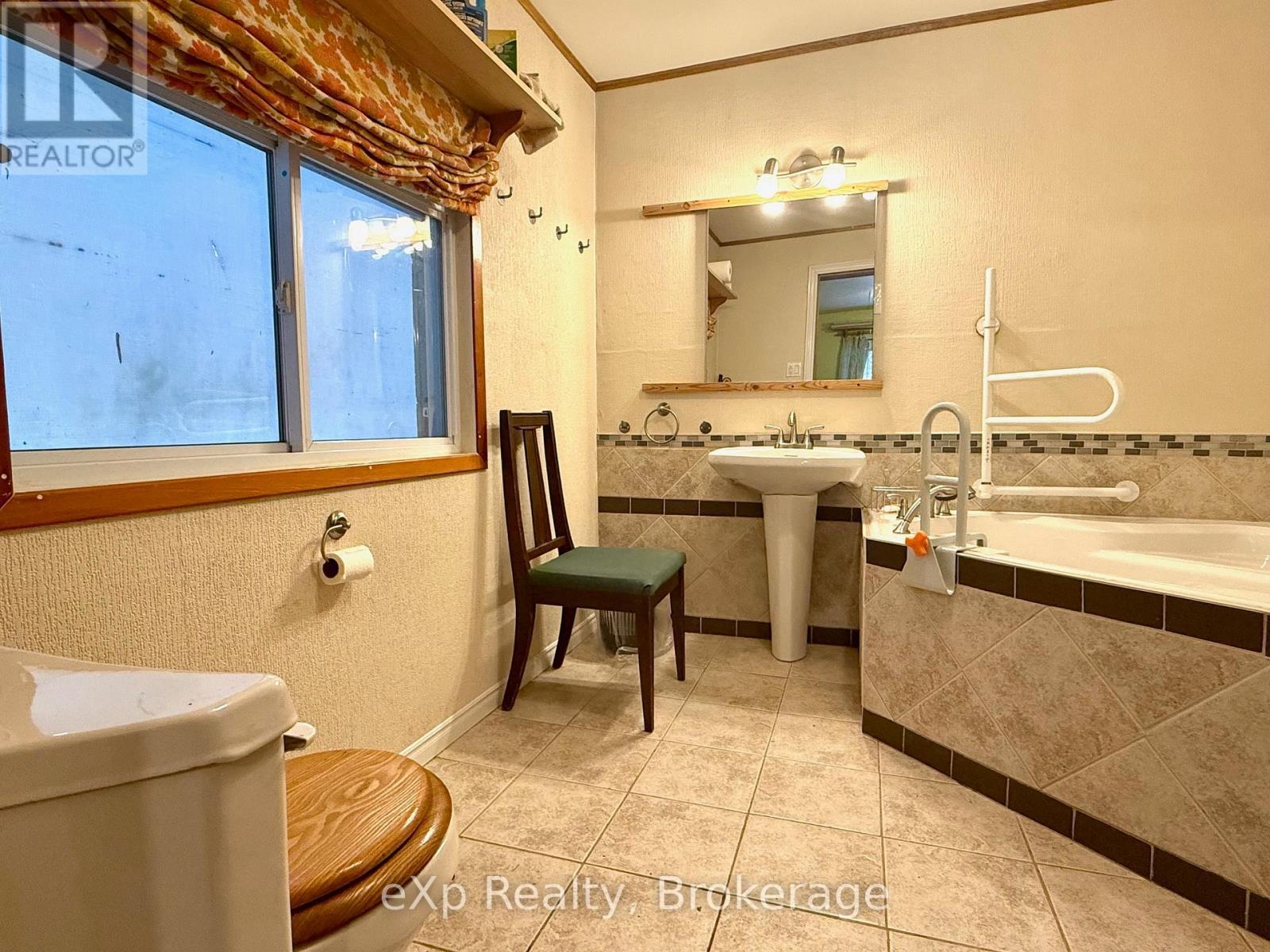 173266 Mulock Road, West Grey, ON - Indoor Photo Showing Bathroom