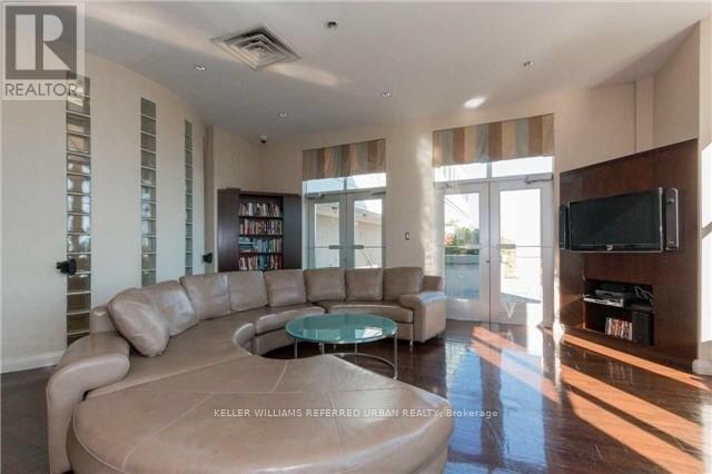 1001 - 25 The Esplanade, Toronto, ON - Indoor Photo Showing Living Room