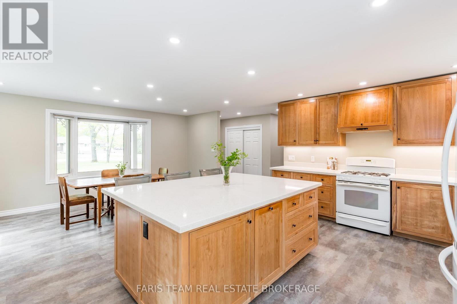 1941 Vespra Valley Road, Springwater, ON - Indoor Photo Showing Kitchen