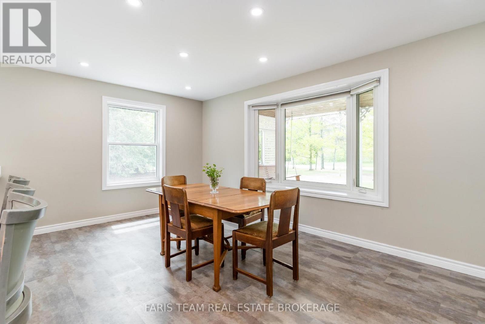 1941 Vespra Valley Road, Springwater, ON - Indoor Photo Showing Dining Room