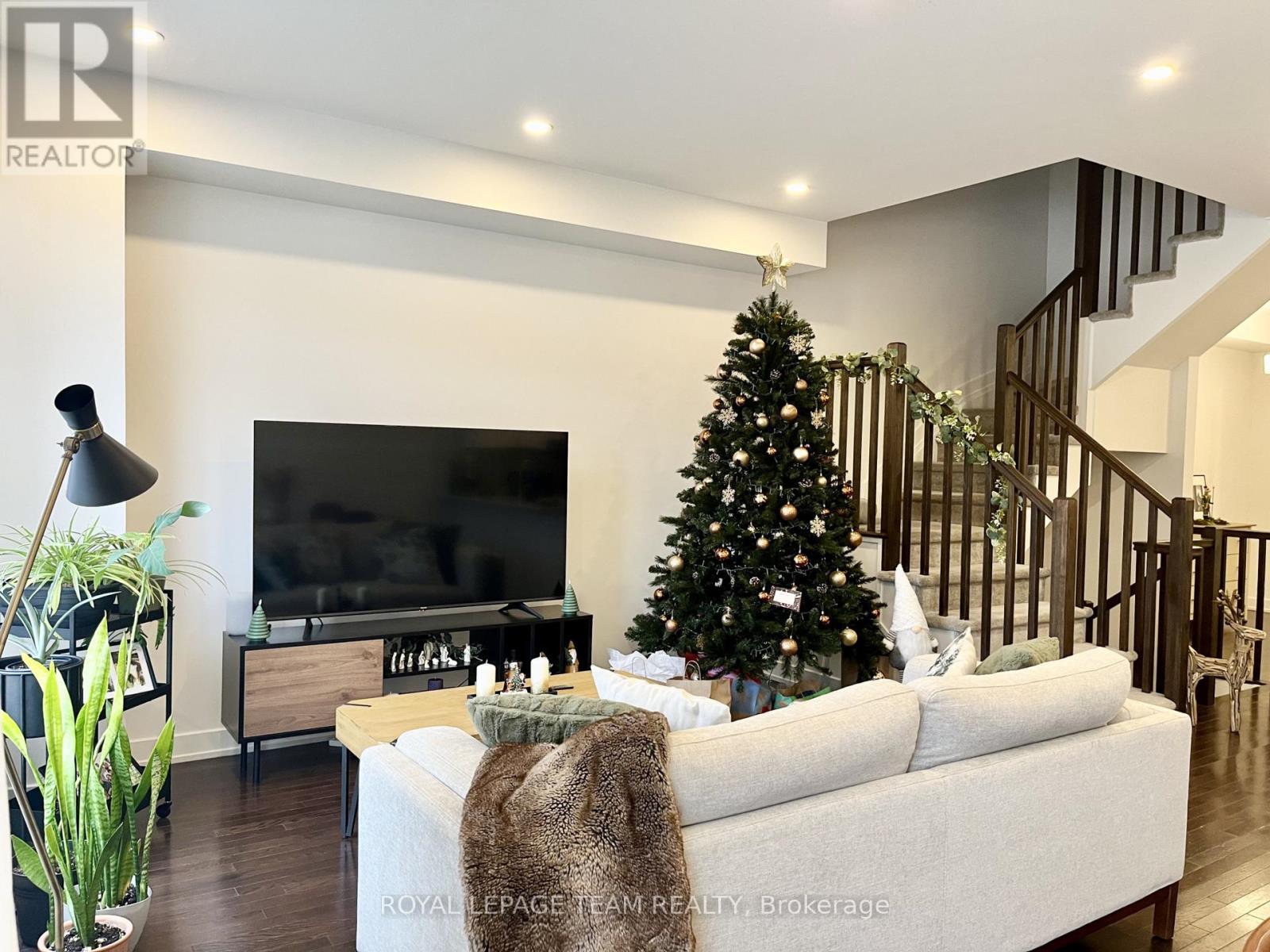 57 Heirloom Street, Ottawa, ON - Indoor Photo Showing Living Room