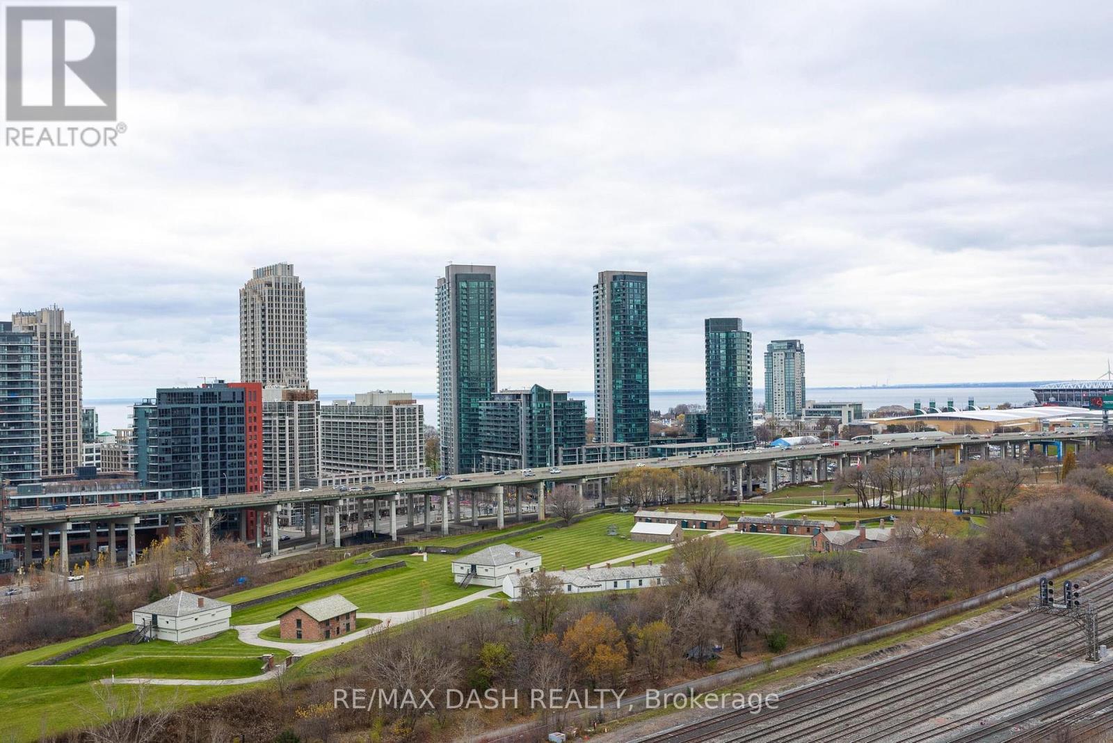 1508W - 27 Bathurst Street, Toronto, ON - Outdoor With View