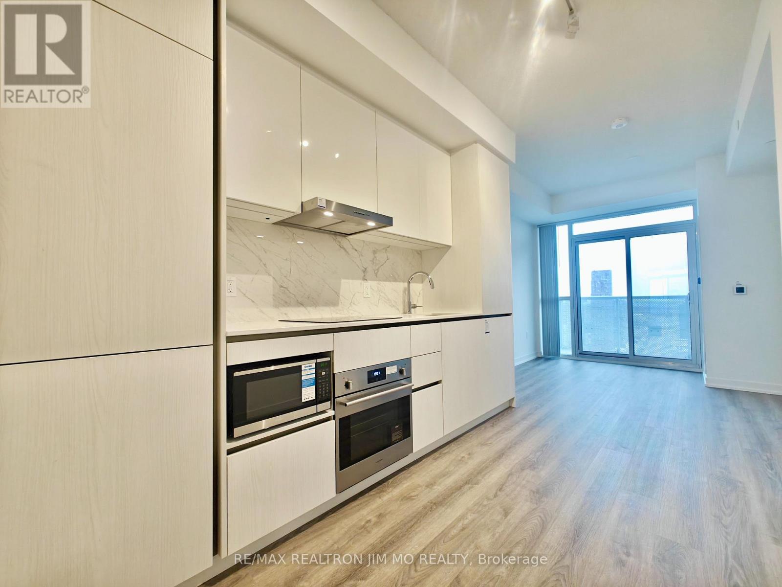 4607 - 8 Interchange Way, Vaughan, ON - Indoor Photo Showing Kitchen