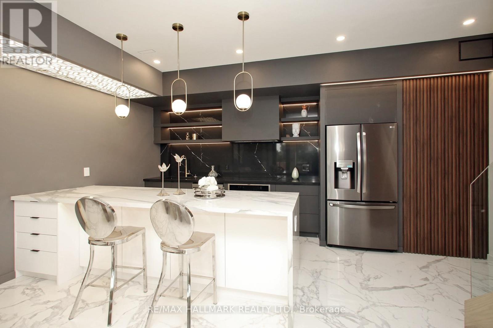 4B Owen Street, Toronto, ON - Indoor Photo Showing Kitchen With Upgraded Kitchen