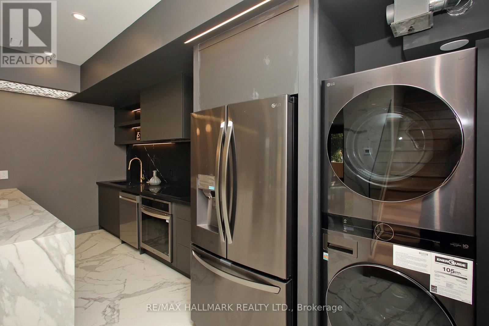 4B Owen Street, Toronto, ON - Indoor Photo Showing Laundry Room