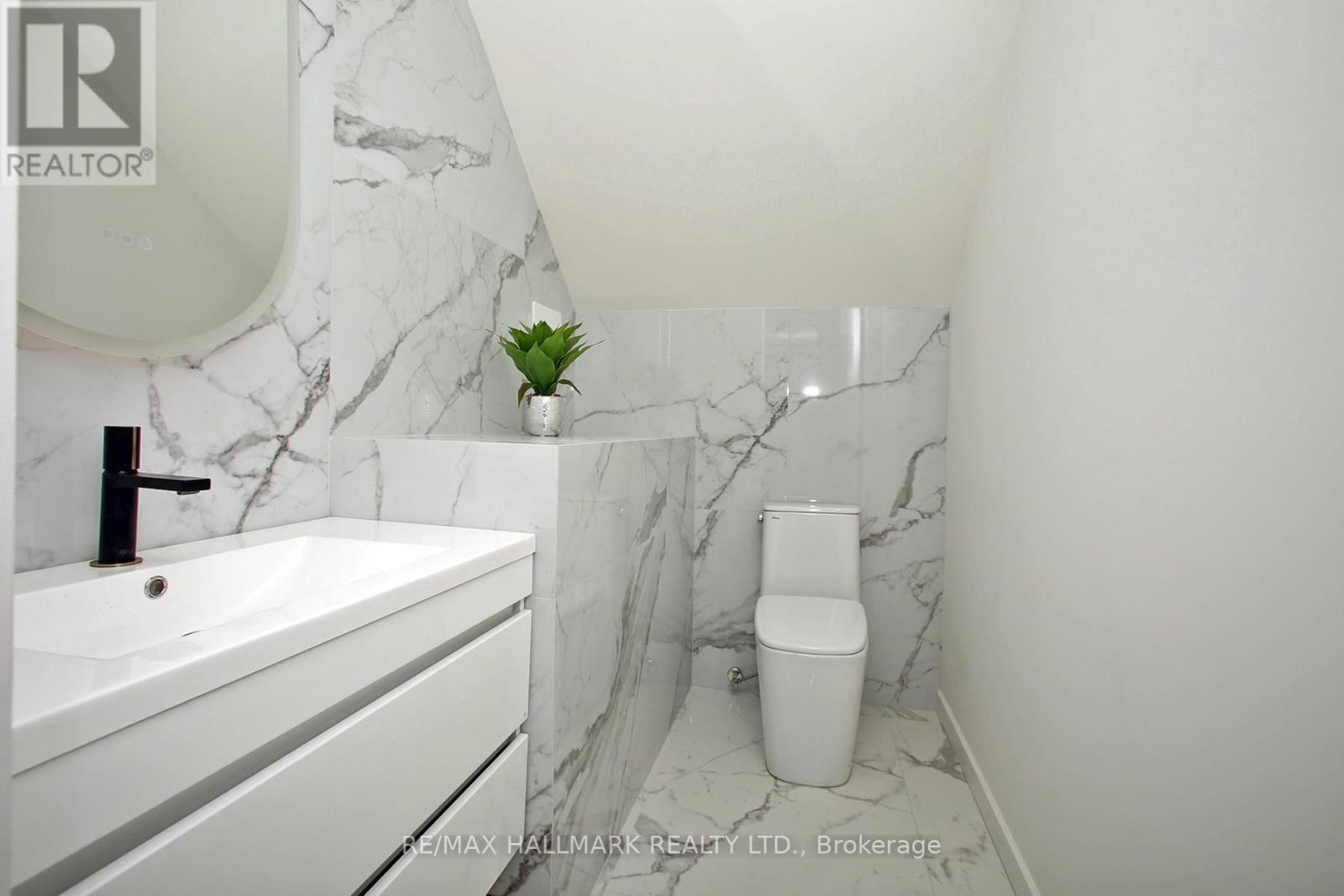 4B Owen Street, Toronto, ON - Indoor Photo Showing Bathroom