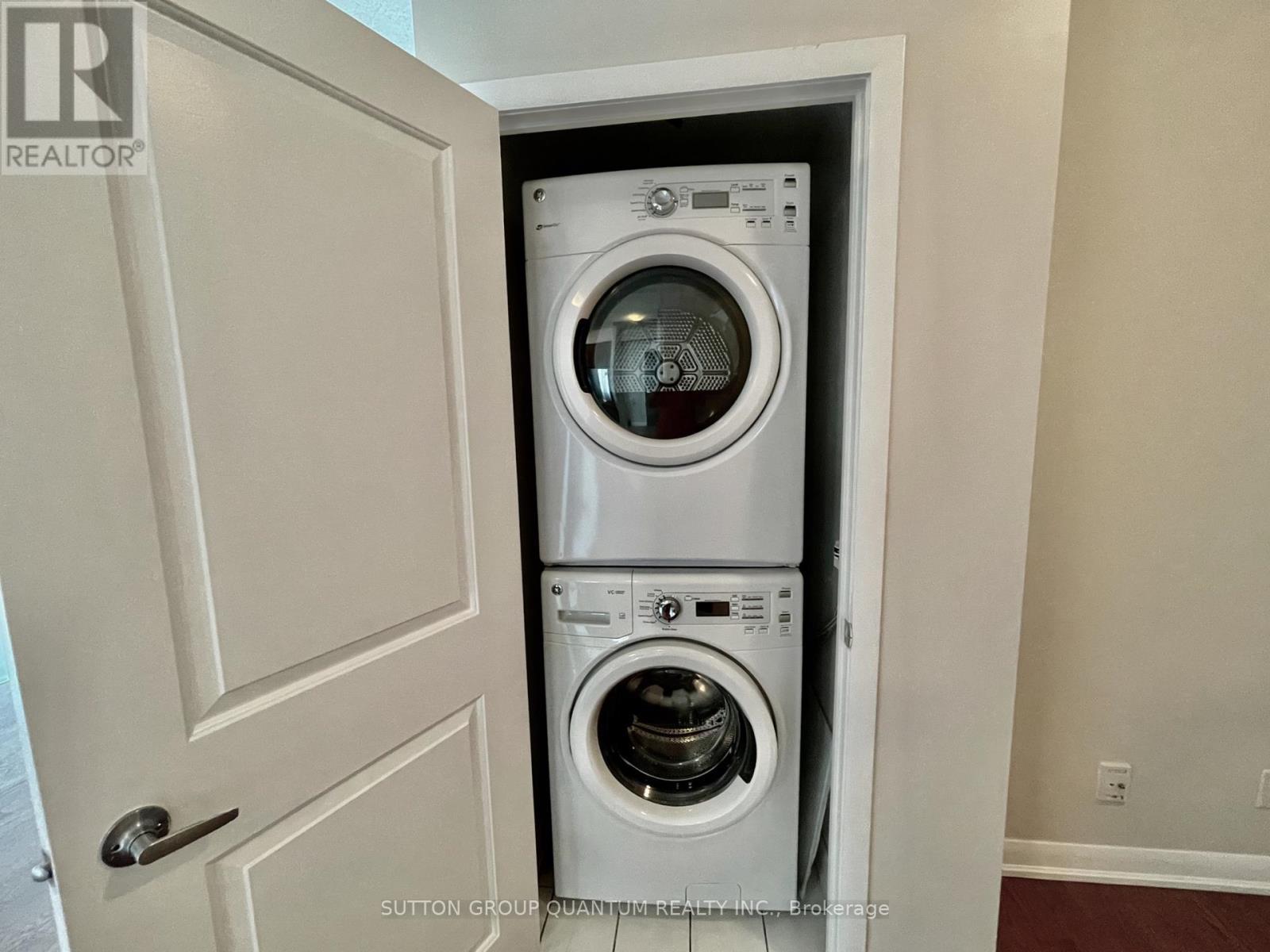 2307 - 205 Sherway Gardens Road, Toronto, ON - Indoor Photo Showing Laundry Room