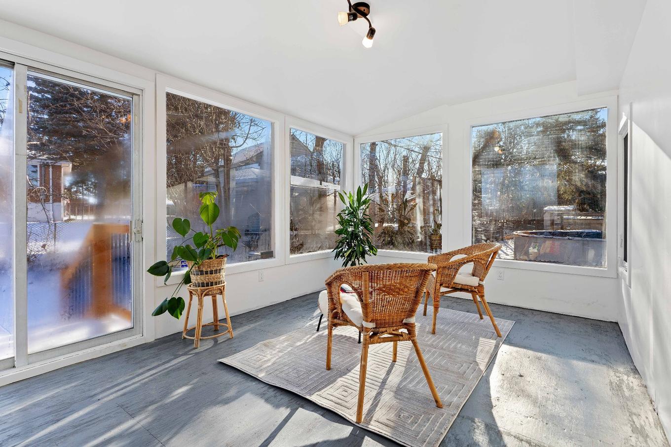 Veranda - 90 Rue D'Oxford, Châteauguay, QC - Indoor Photo Showing Other Room