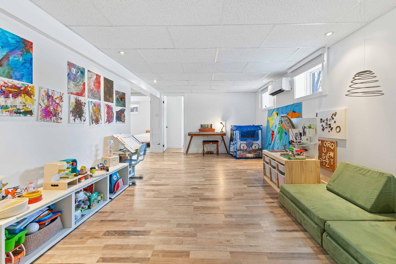 Family room - 90 Rue D'Oxford, Châteauguay, QC - Indoor Photo Showing Other Room