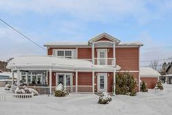 45 Av. du Soleil Fossambault-Sur-Le-Lac, QC G3N 0B6