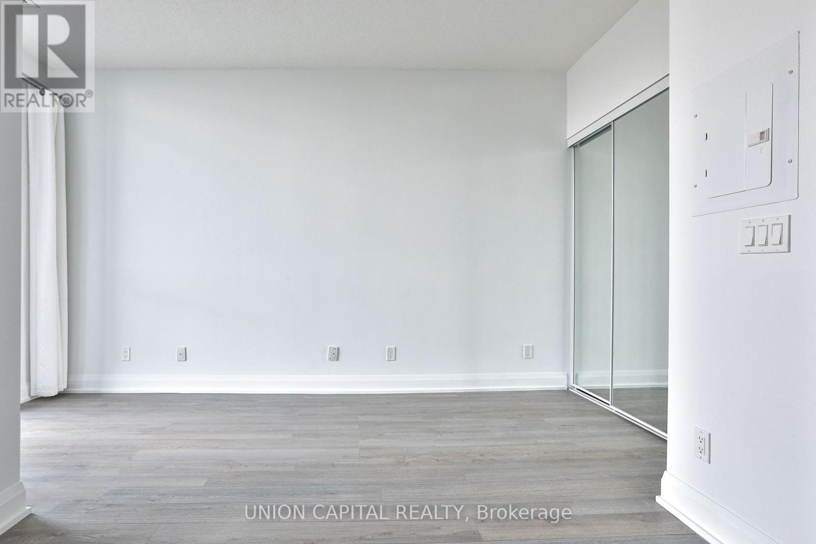 305 - 56 Annie Craig Drive, Toronto, ON - Indoor Photo Showing Other Room