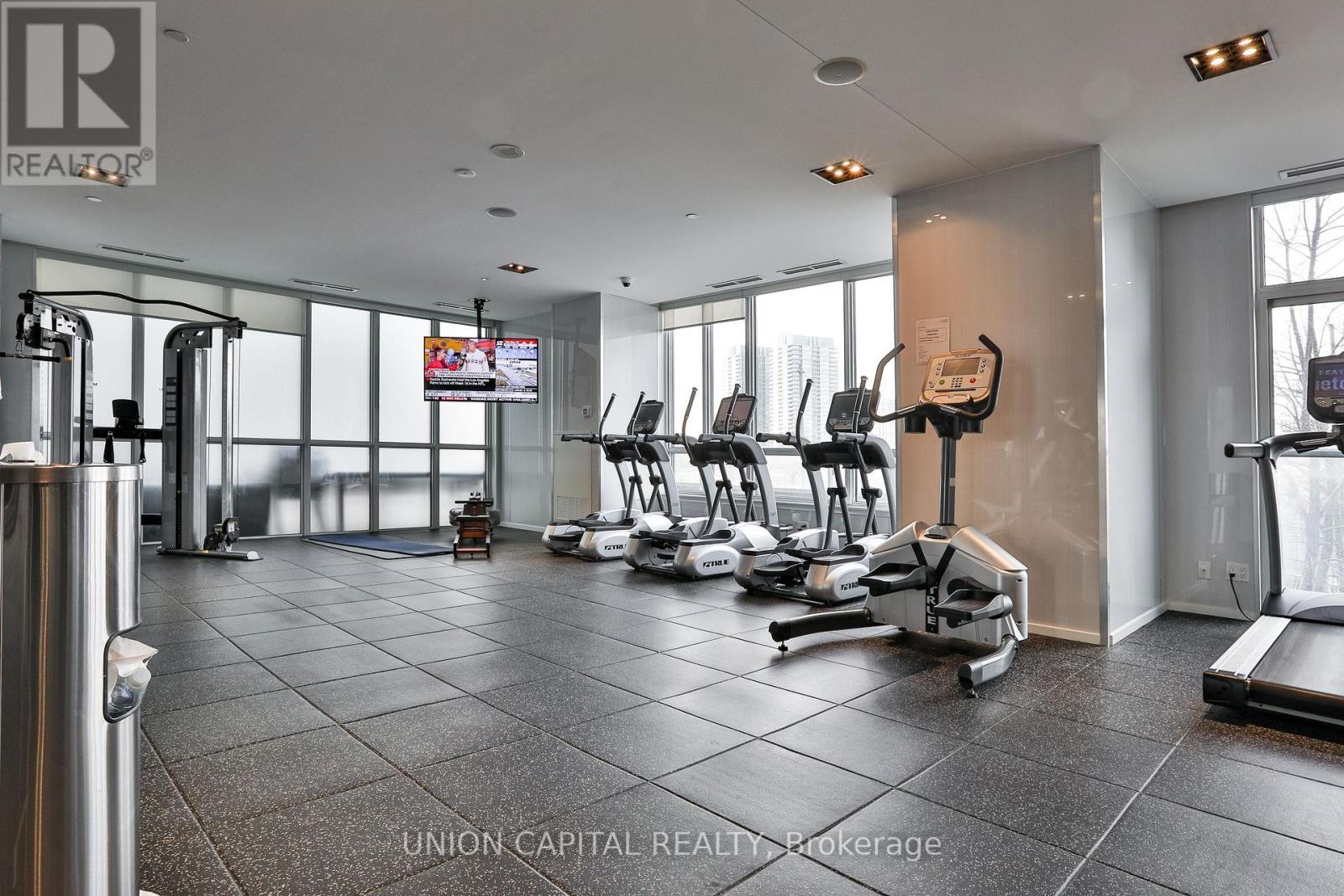 305 - 56 Annie Craig Drive, Toronto, ON - Indoor Photo Showing Gym Room