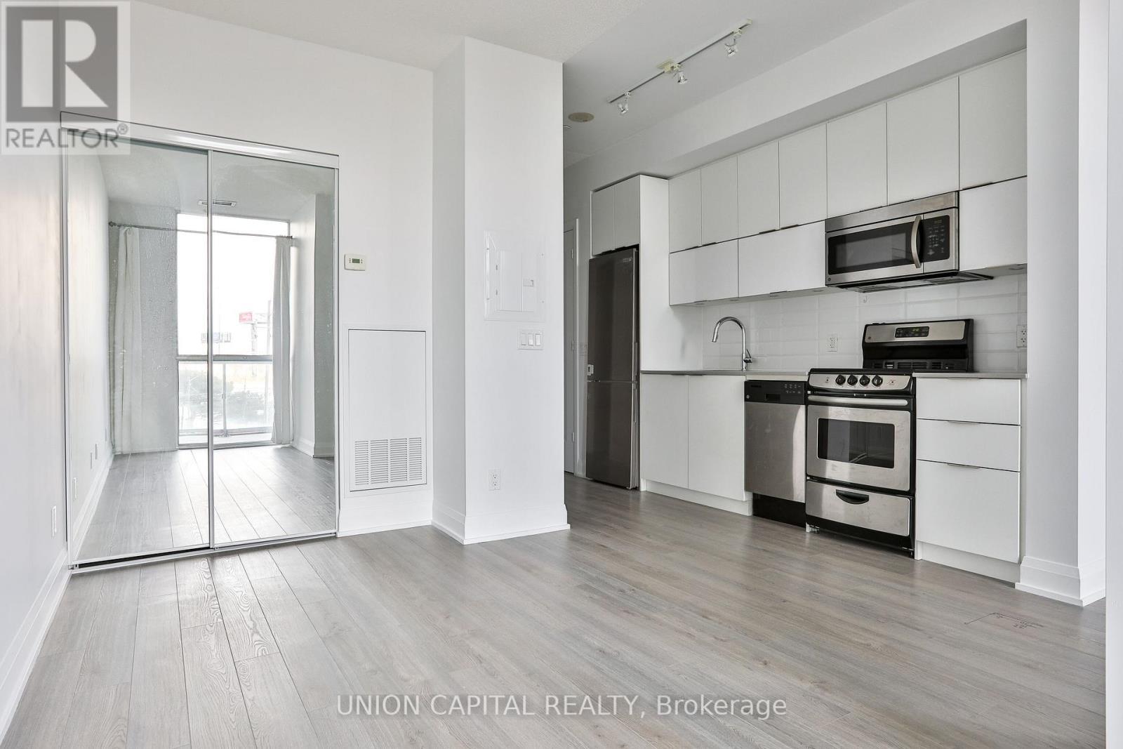 305 - 56 Annie Craig Drive, Toronto, ON - Indoor Photo Showing Kitchen