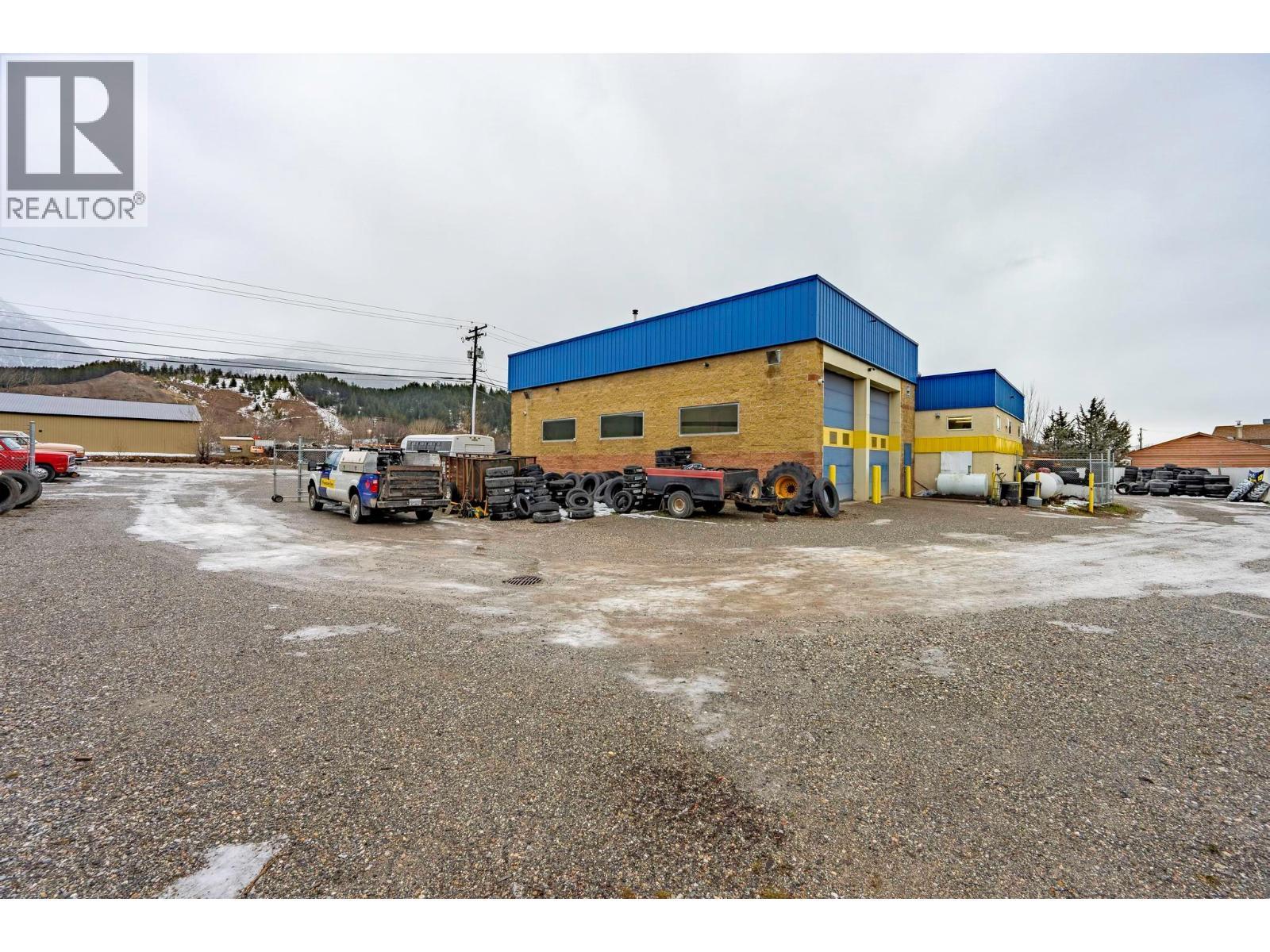 1025 10Th Avenue, Golden, BC