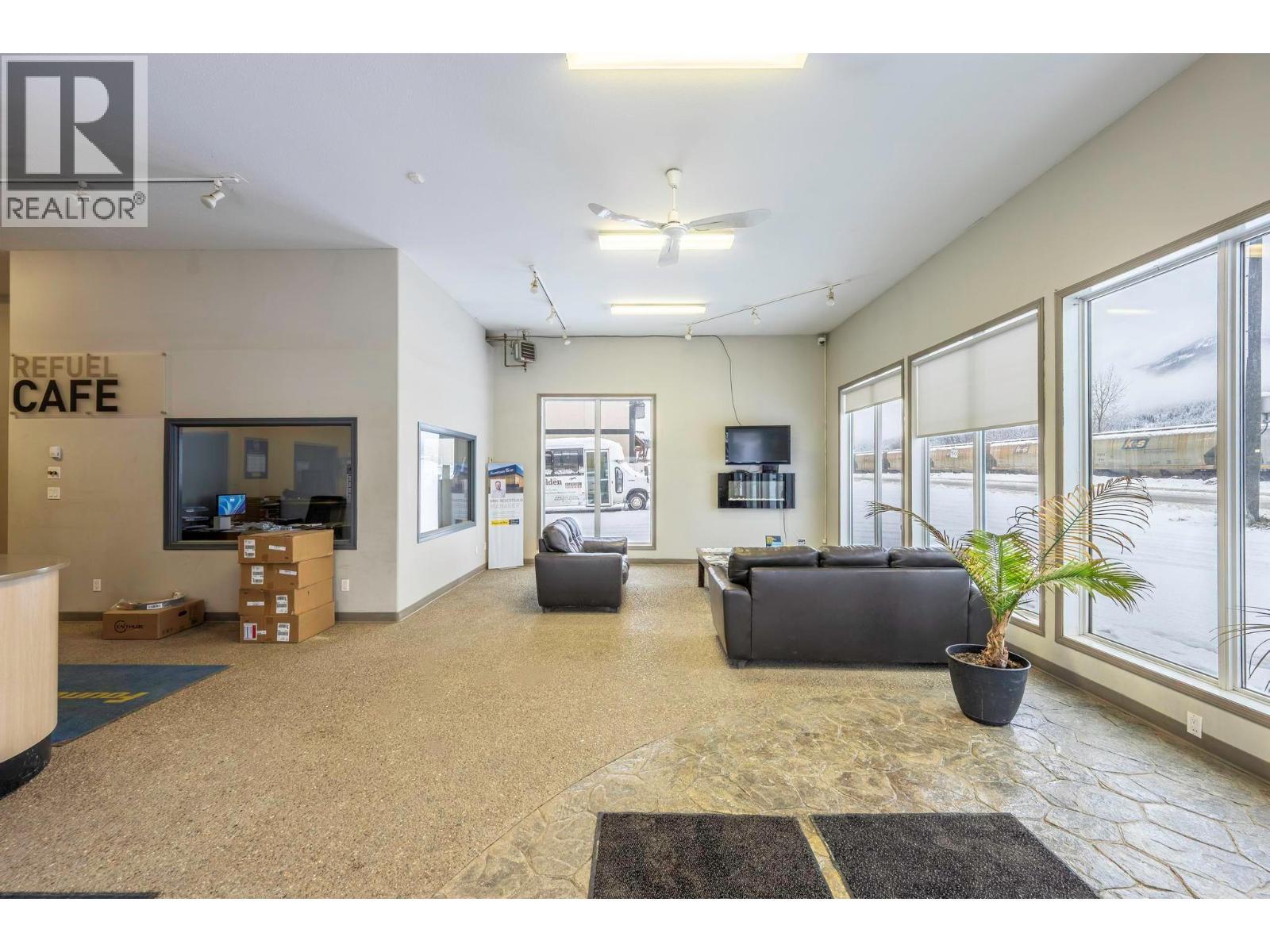 1025 10Th Avenue, Golden, BC