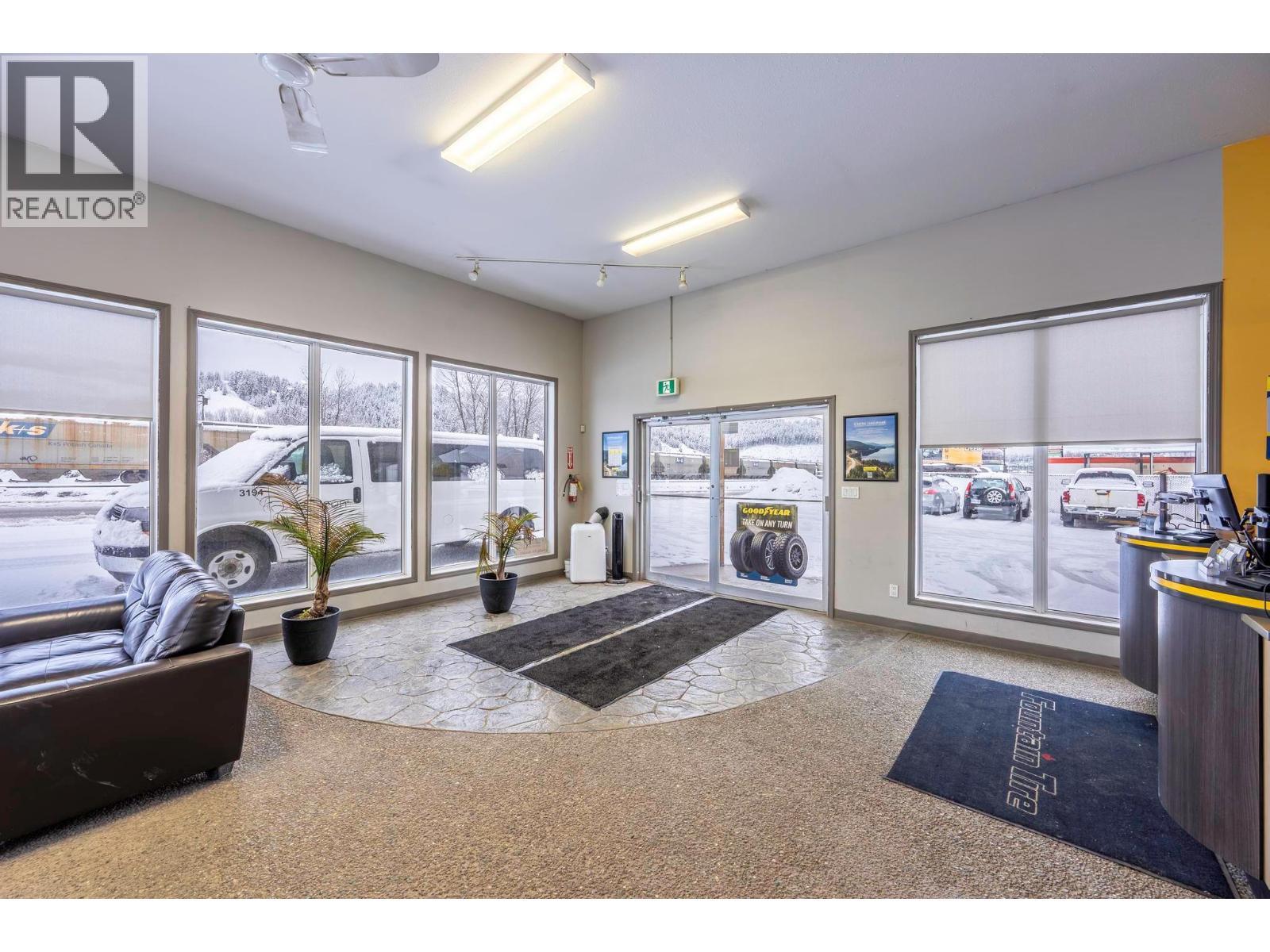 1025 10Th Avenue, Golden, BC