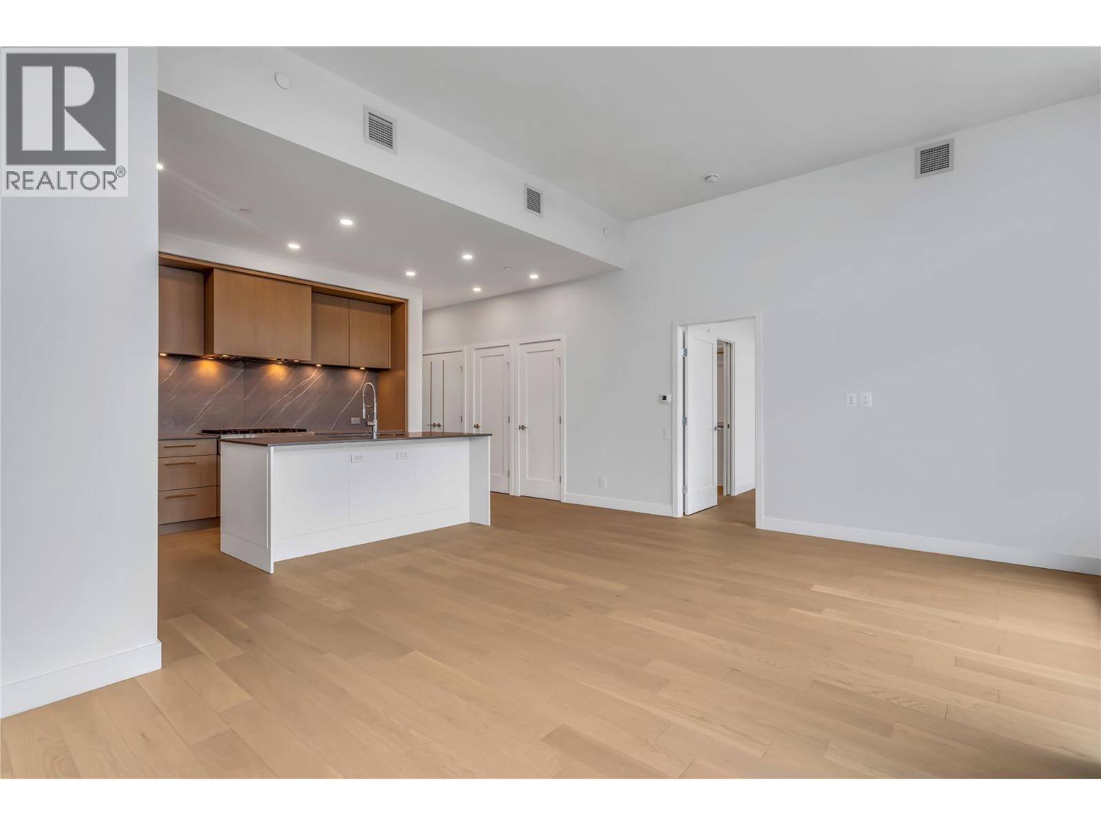 3409 Lakeshore Road Unit# Ph S607, Kelowna, BC - Indoor Photo Showing Kitchen