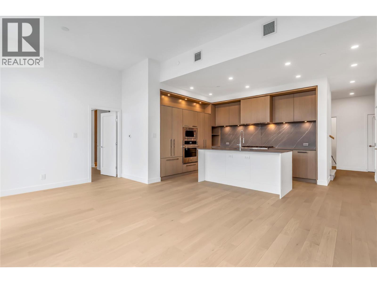 3409 Lakeshore Road Unit# Ph S607, Kelowna, BC - Indoor Photo Showing Kitchen