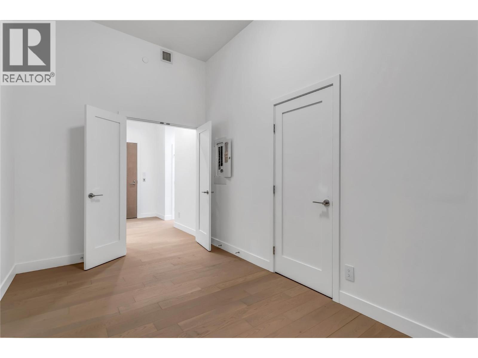 3409 Lakeshore Road Unit# Ph S607, Kelowna, BC - Indoor Photo Showing Other Room