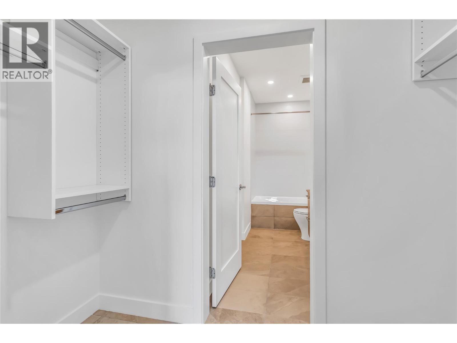 3409 Lakeshore Road Unit# Ph S607, Kelowna, BC - Indoor