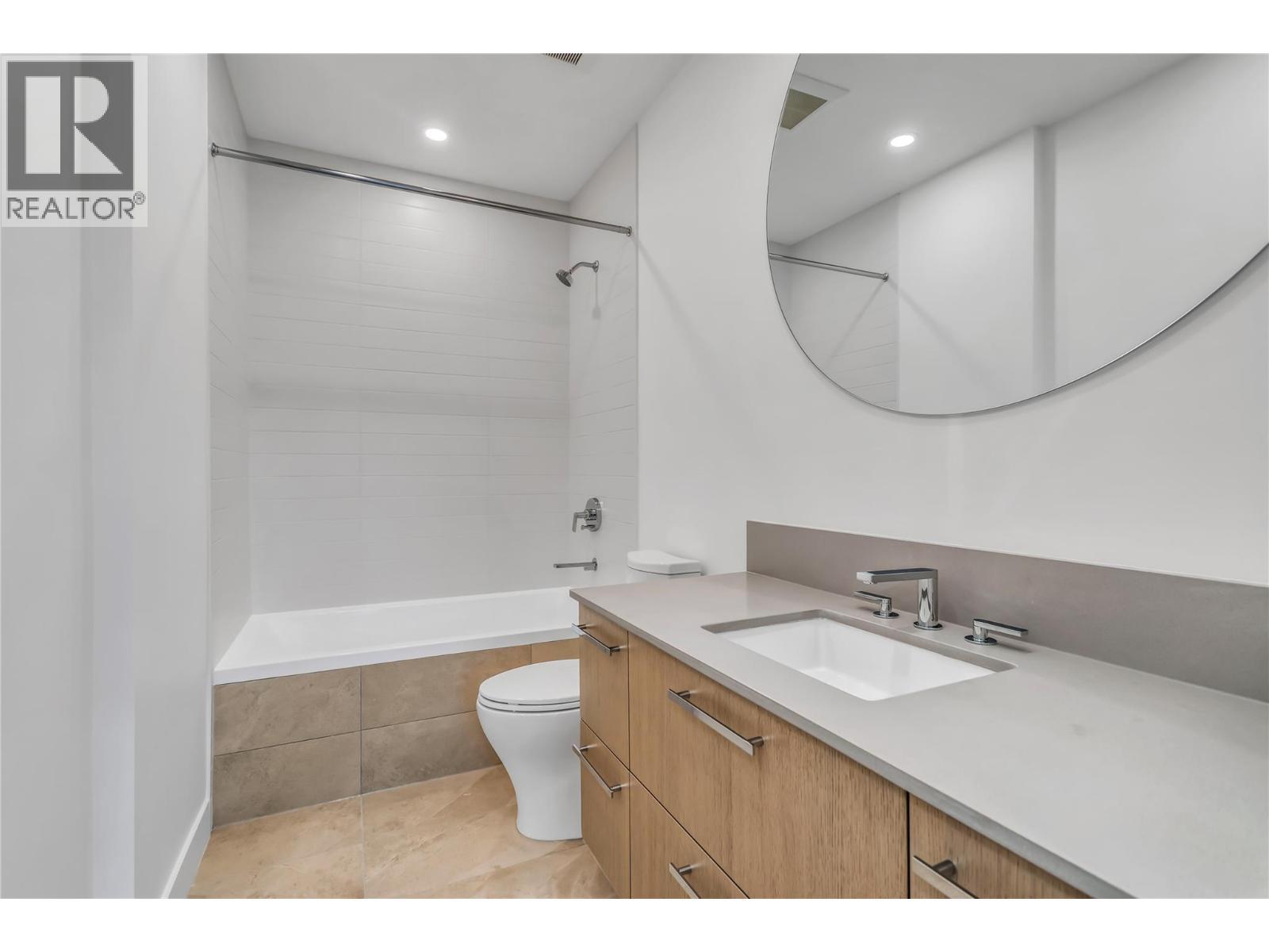 3409 Lakeshore Road Unit# Ph S607, Kelowna, BC - Indoor Photo Showing Bathroom