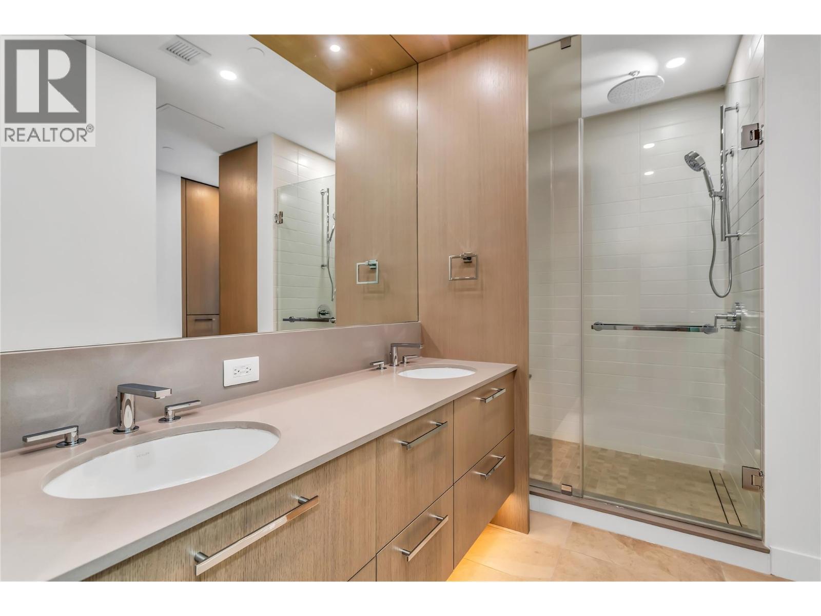 3409 Lakeshore Road Unit# Ph S607, Kelowna, BC - Indoor Photo Showing Bathroom