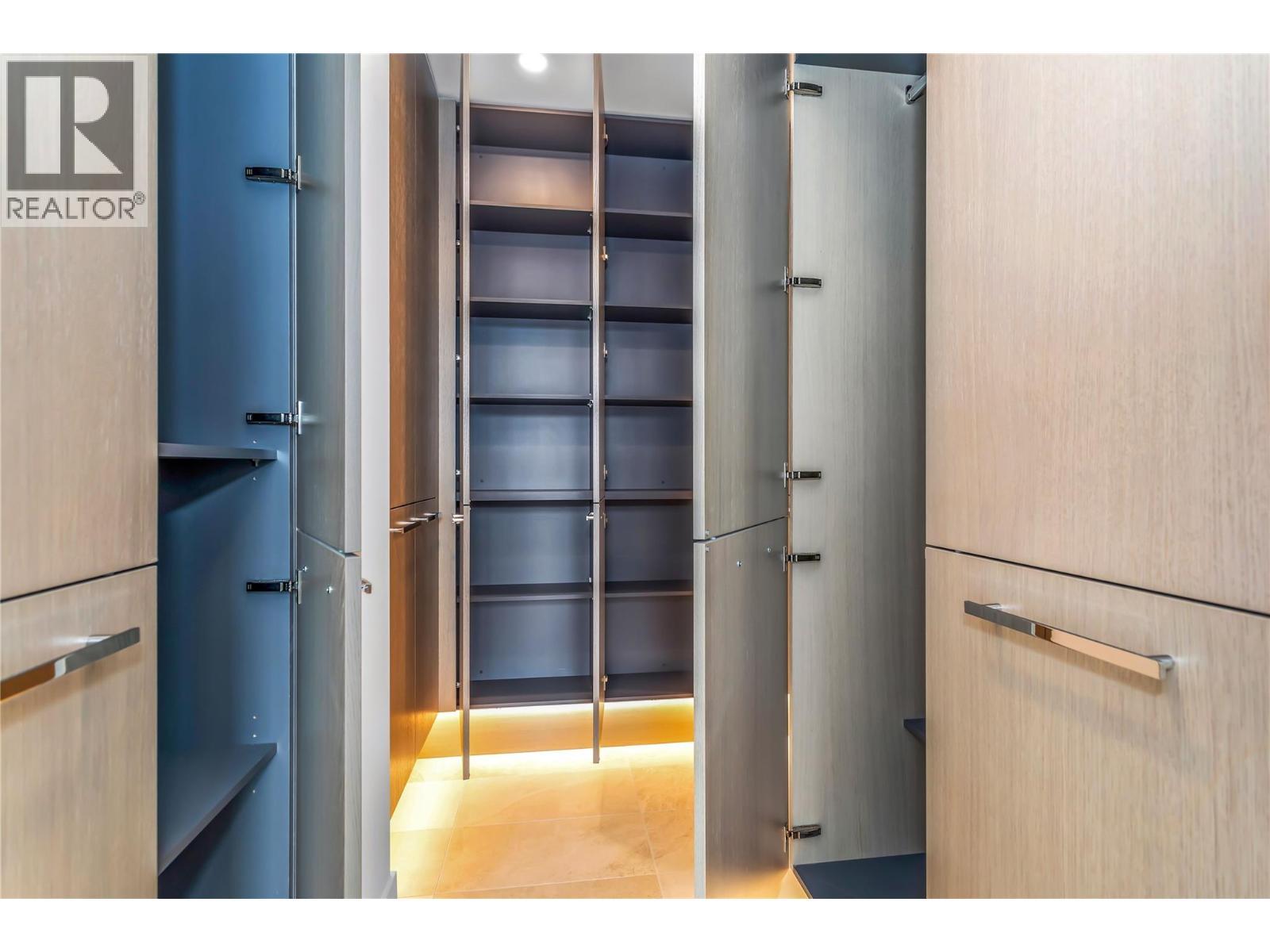 3409 Lakeshore Road Unit# Ph S607, Kelowna, BC - Indoor