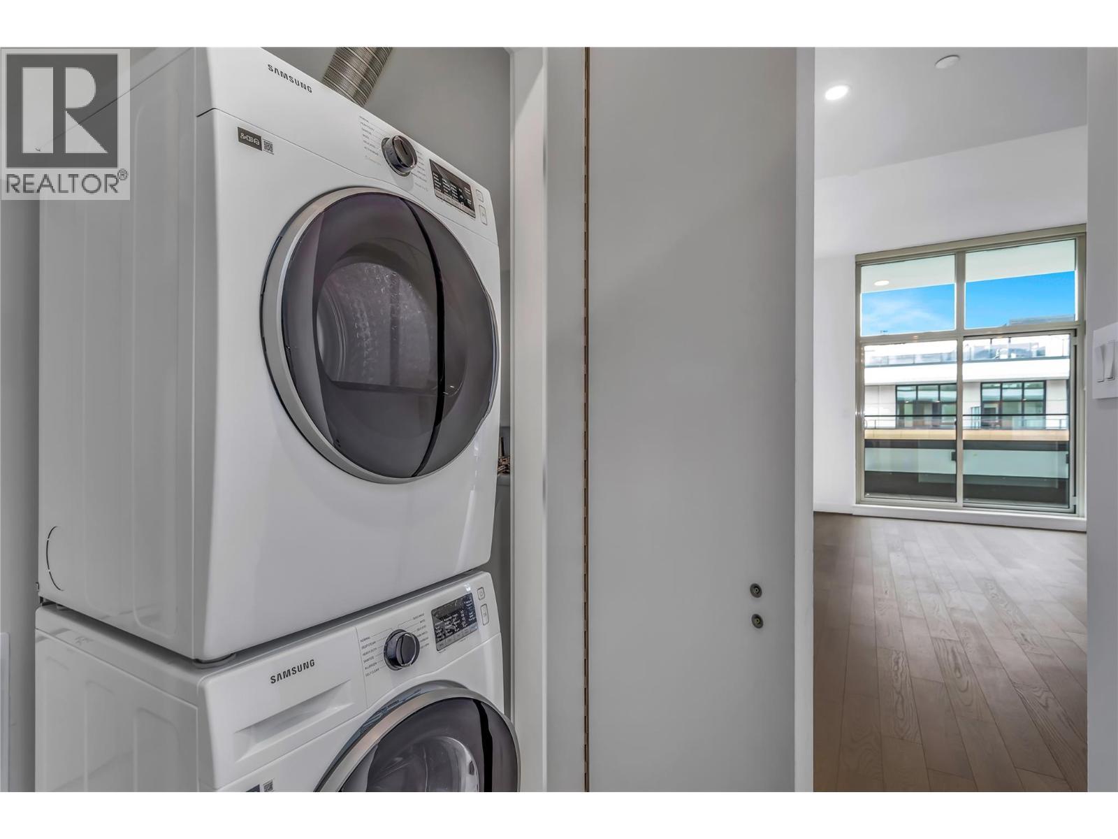 3409 Lakeshore Road Unit# Ph S607, Kelowna, BC - Indoor Photo Showing Laundry Room
